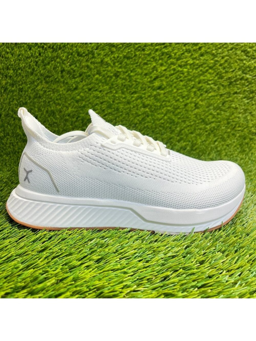 Flux Adapt Runner White Gum Womens Size 8 Running Athletic Walking Knit Shoes